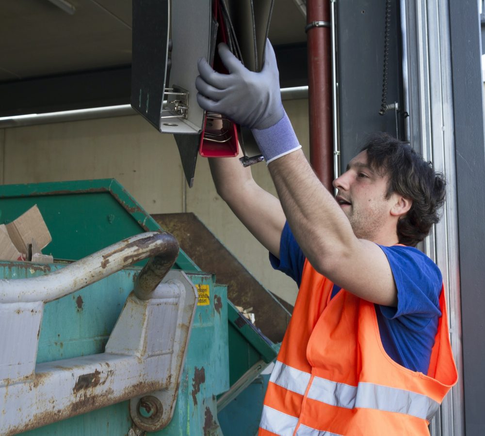 property clean out worker in des moines